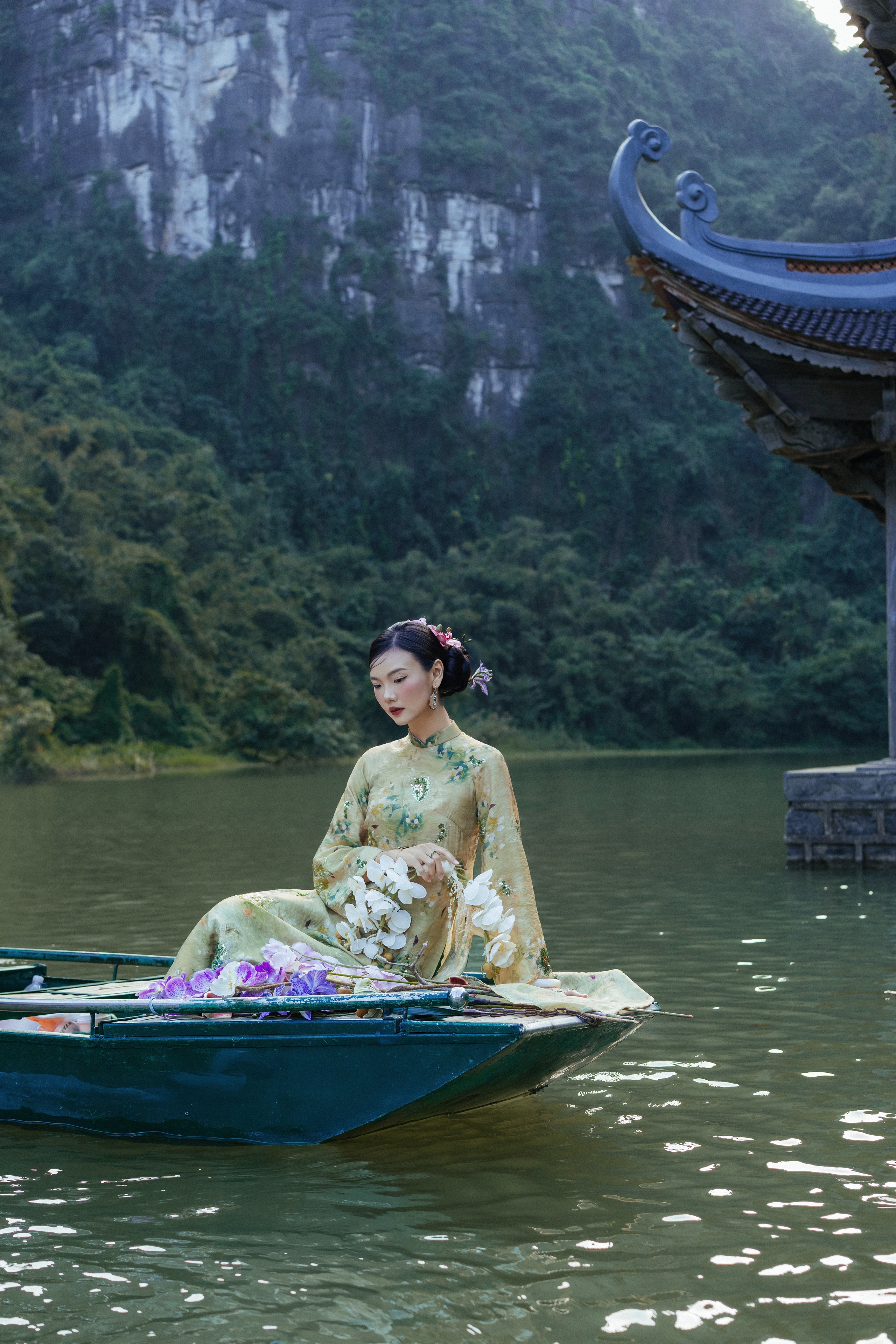 'Nàng thơ’ áo dài đẹp tựa tranh thủy mặc giữa lòng di sản thế giới- Ảnh 15.