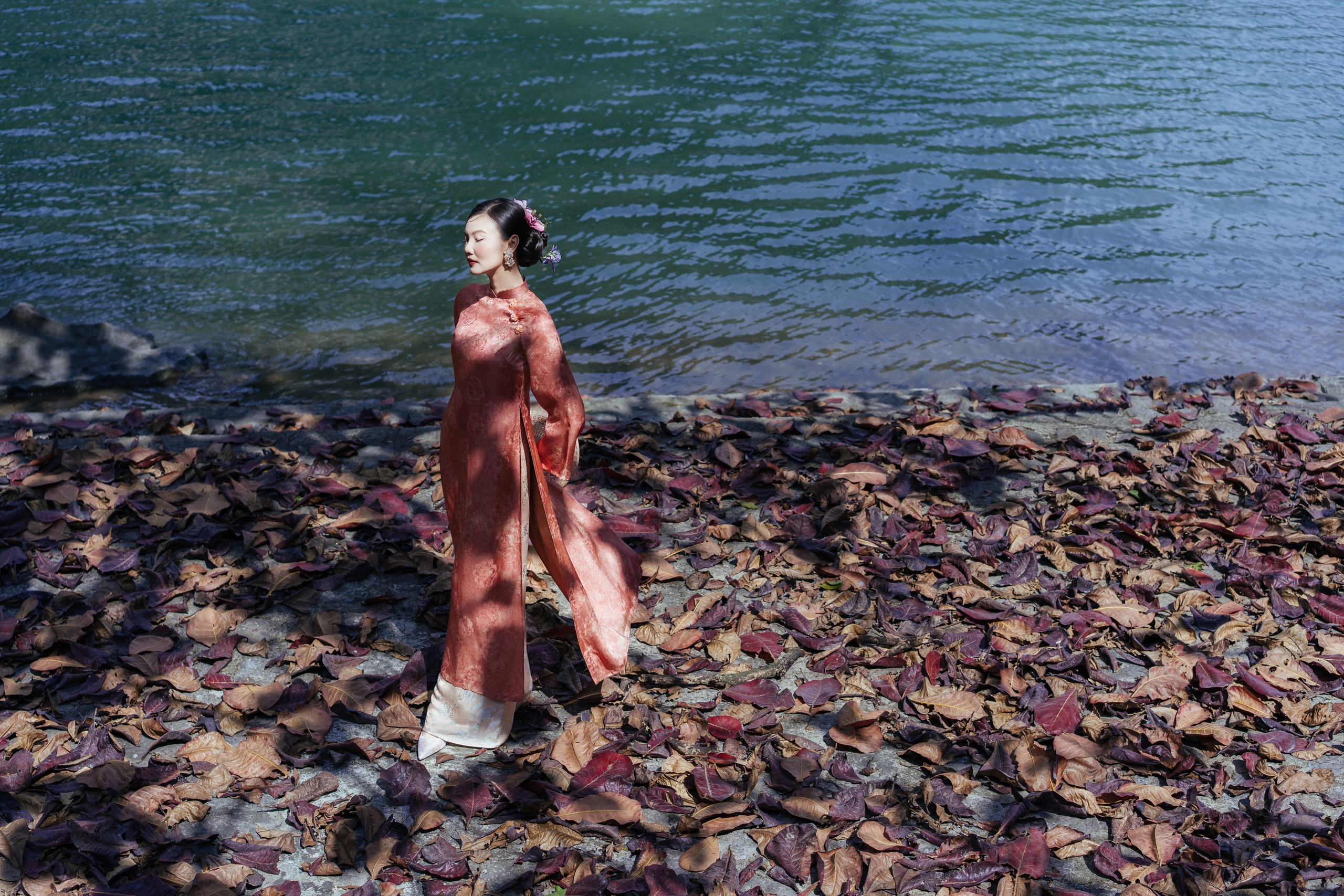 'Nàng thơ’ áo dài đẹp tựa tranh thủy mặc giữa lòng di sản thế giới- Ảnh 16.