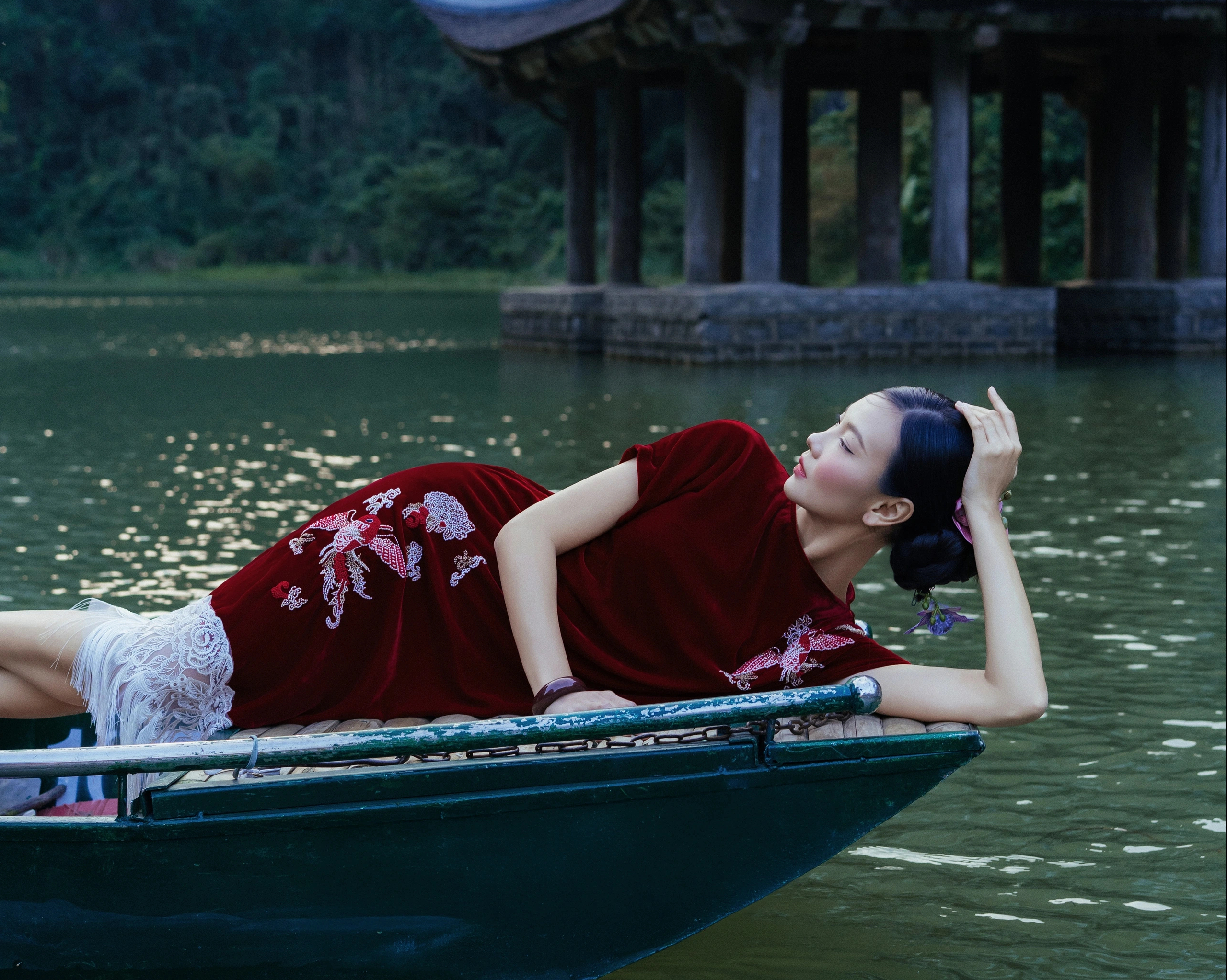 'Nàng thơ’ áo dài đẹp tựa tranh thủy mặc giữa lòng di sản thế giới- Ảnh 17.