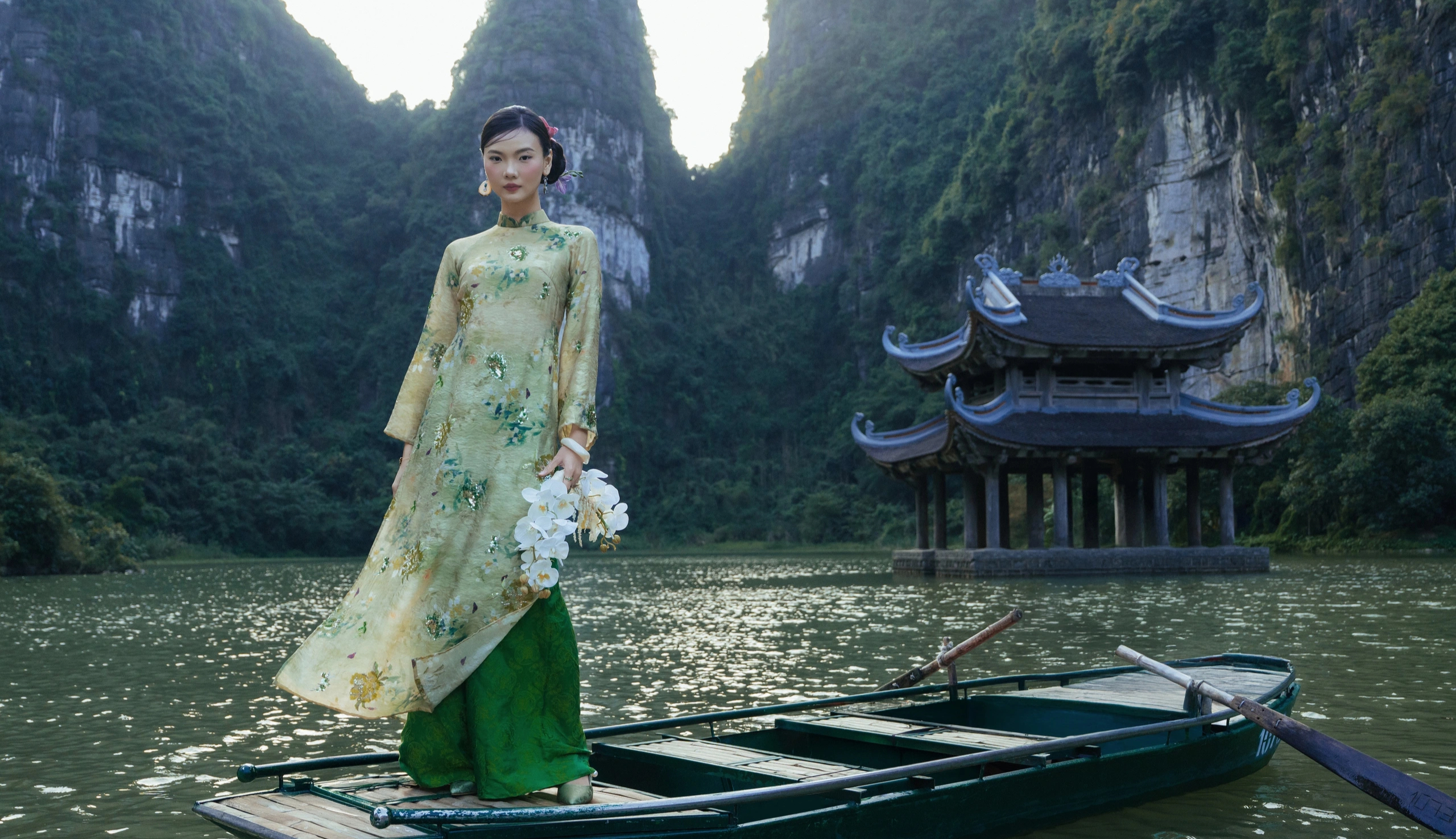 'Nàng thơ’ áo dài đẹp tựa tranh thủy mặc giữa lòng di sản thế giới- Ảnh 20.