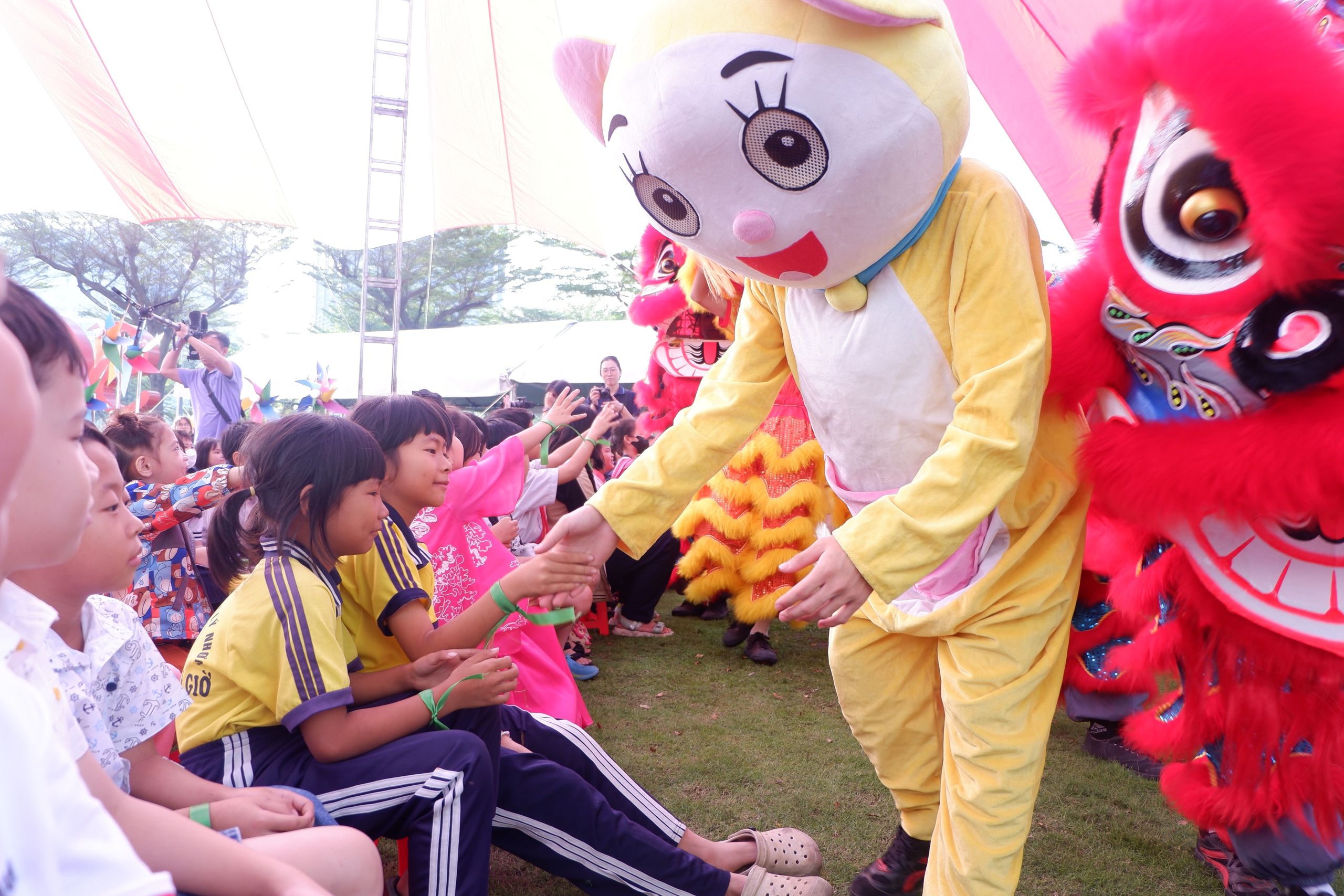 Hơn 4 tỉ đồng chăm lo cho trẻ em khó khăn tại chương trình 'Tết cho em' năm 2026 - Ảnh 2.