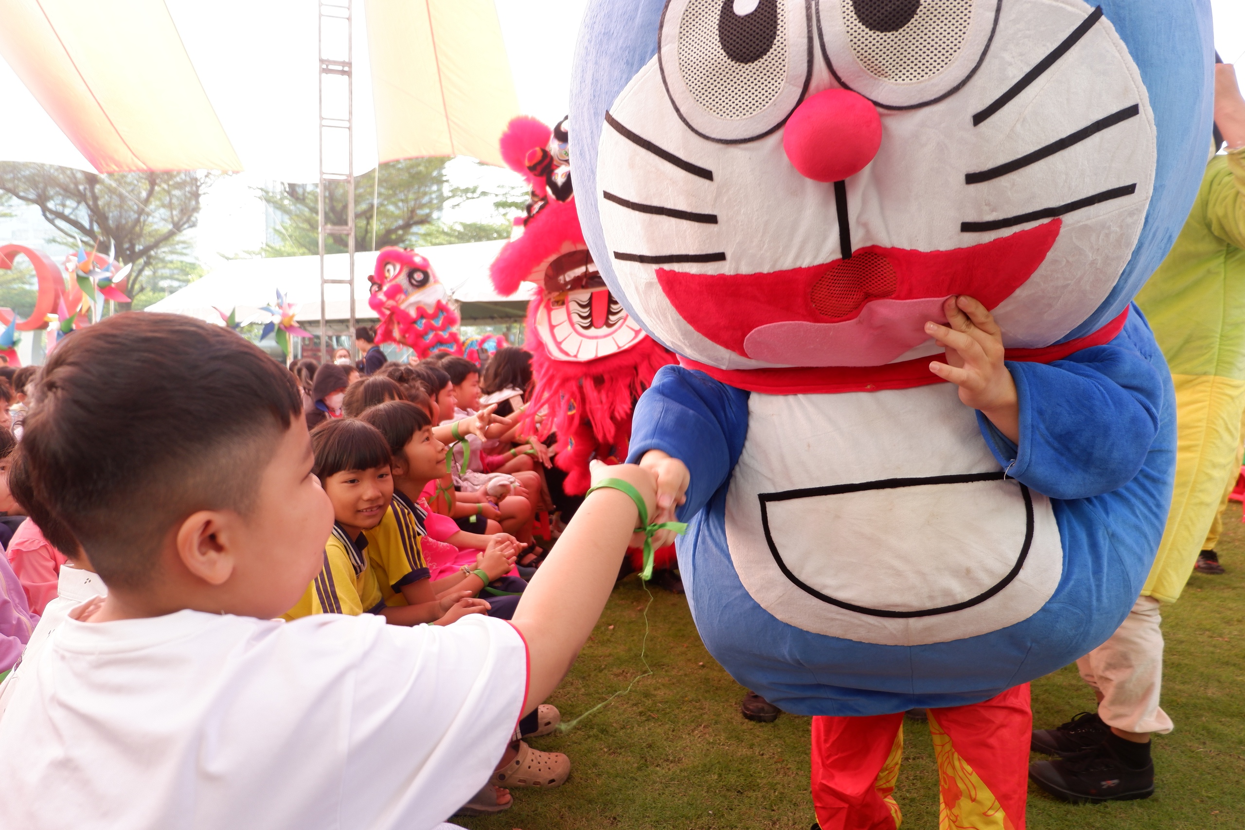 Hơn 4 tỉ đồng chăm lo cho trẻ em khó khăn tại chương trình 'Tết cho em' năm 2026 - Ảnh 3.