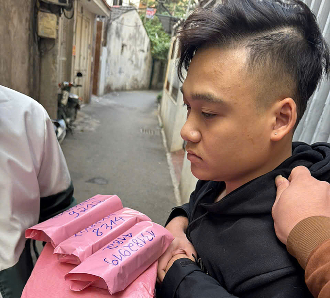 Nguyễn Công Oanh khi bị bắt quả tang. Ảnh: Công an cung cấp