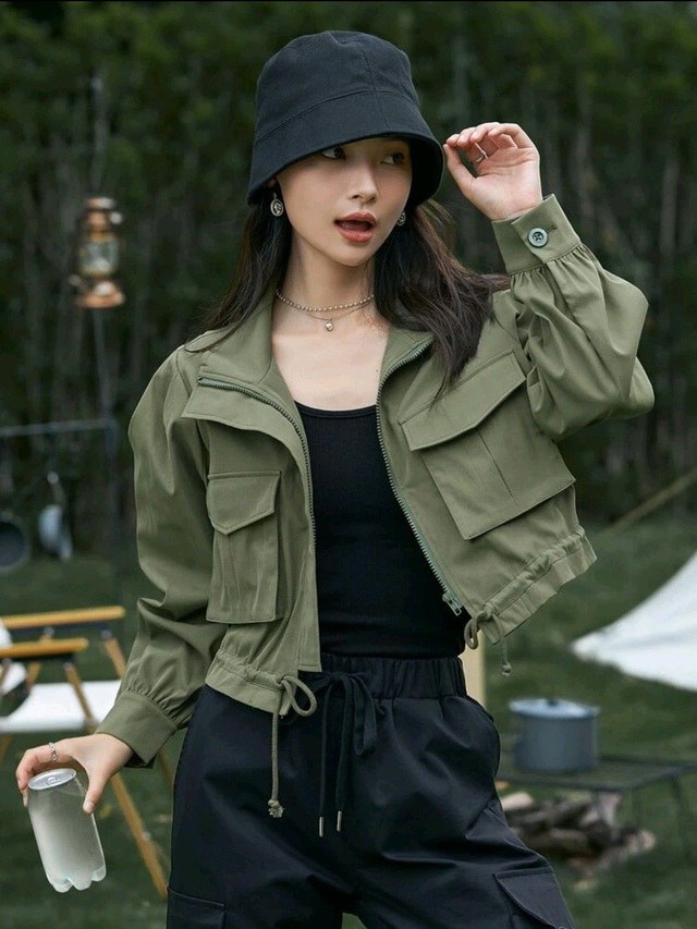 Làm chủ trang phục sắc xanh rêu thời thượng - Ảnh 6.