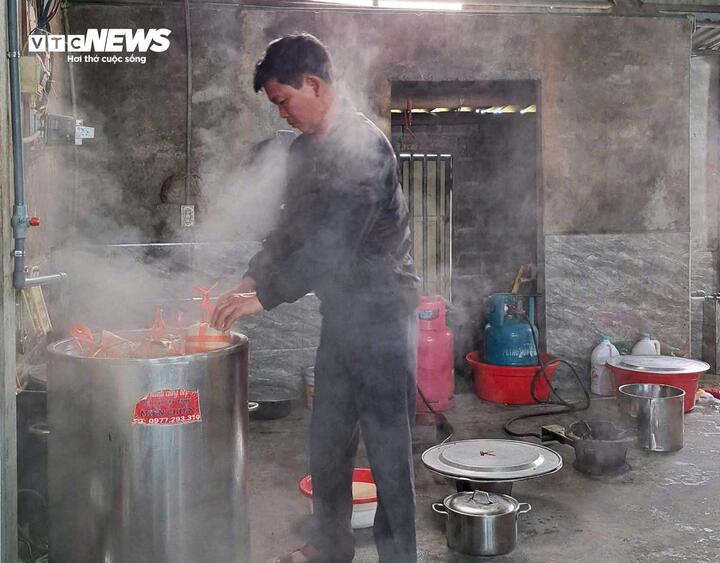 Về Hưng Yên tận thấy cách chế biến loại giò chả ‘độc nhất vô nhị’ phục vụ Tết- Ảnh 4.