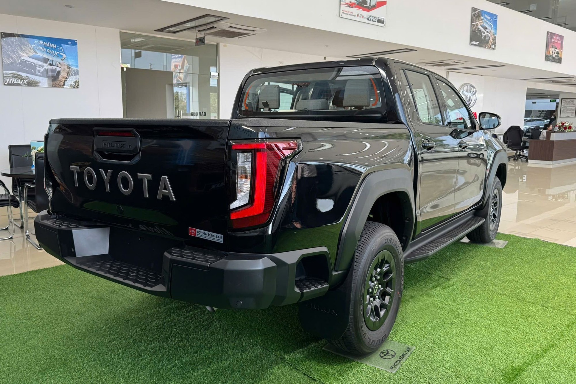 Toyota Hilux - Ảnh 5.