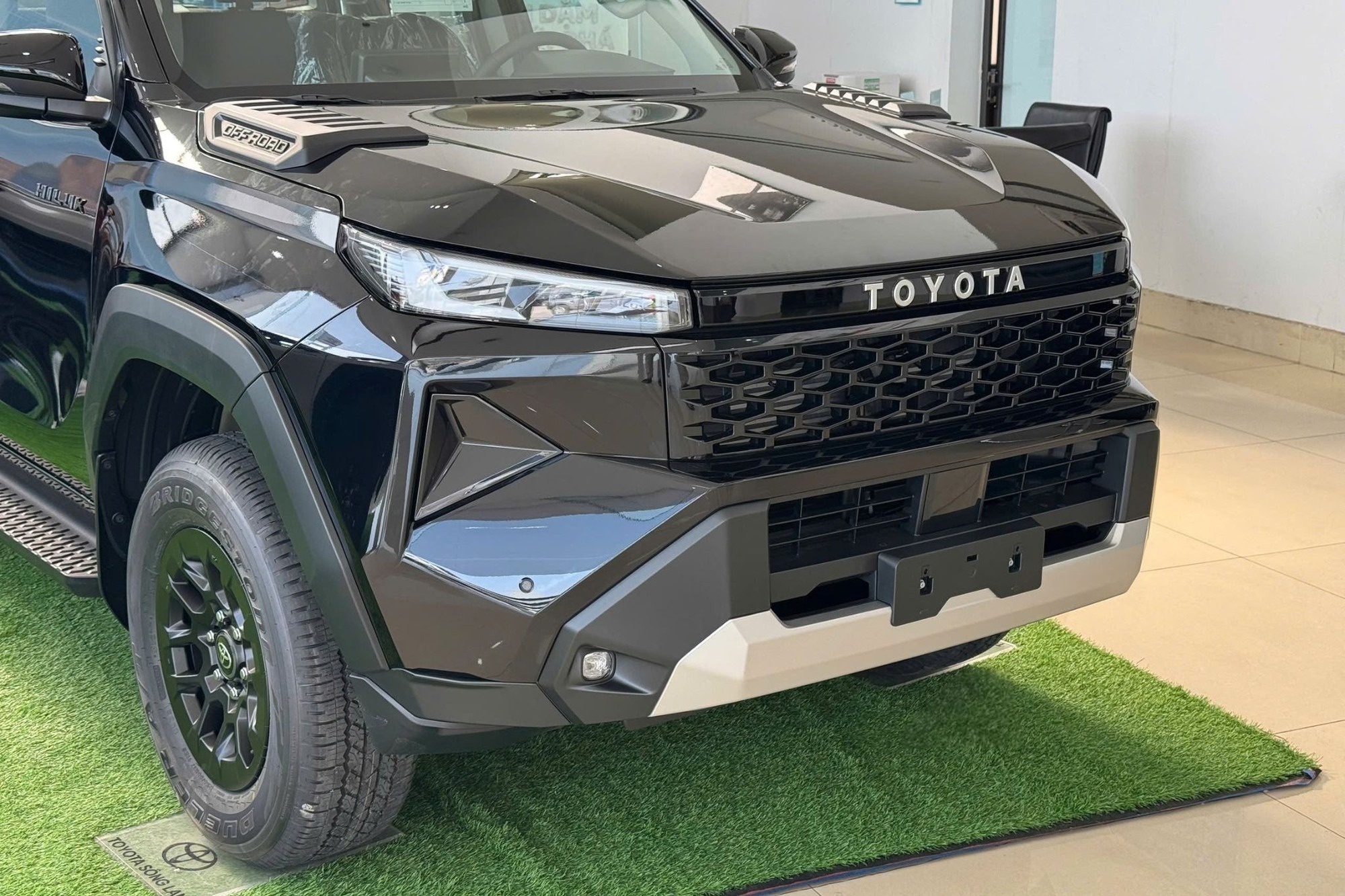 Toyota Hilux - Ảnh 10.