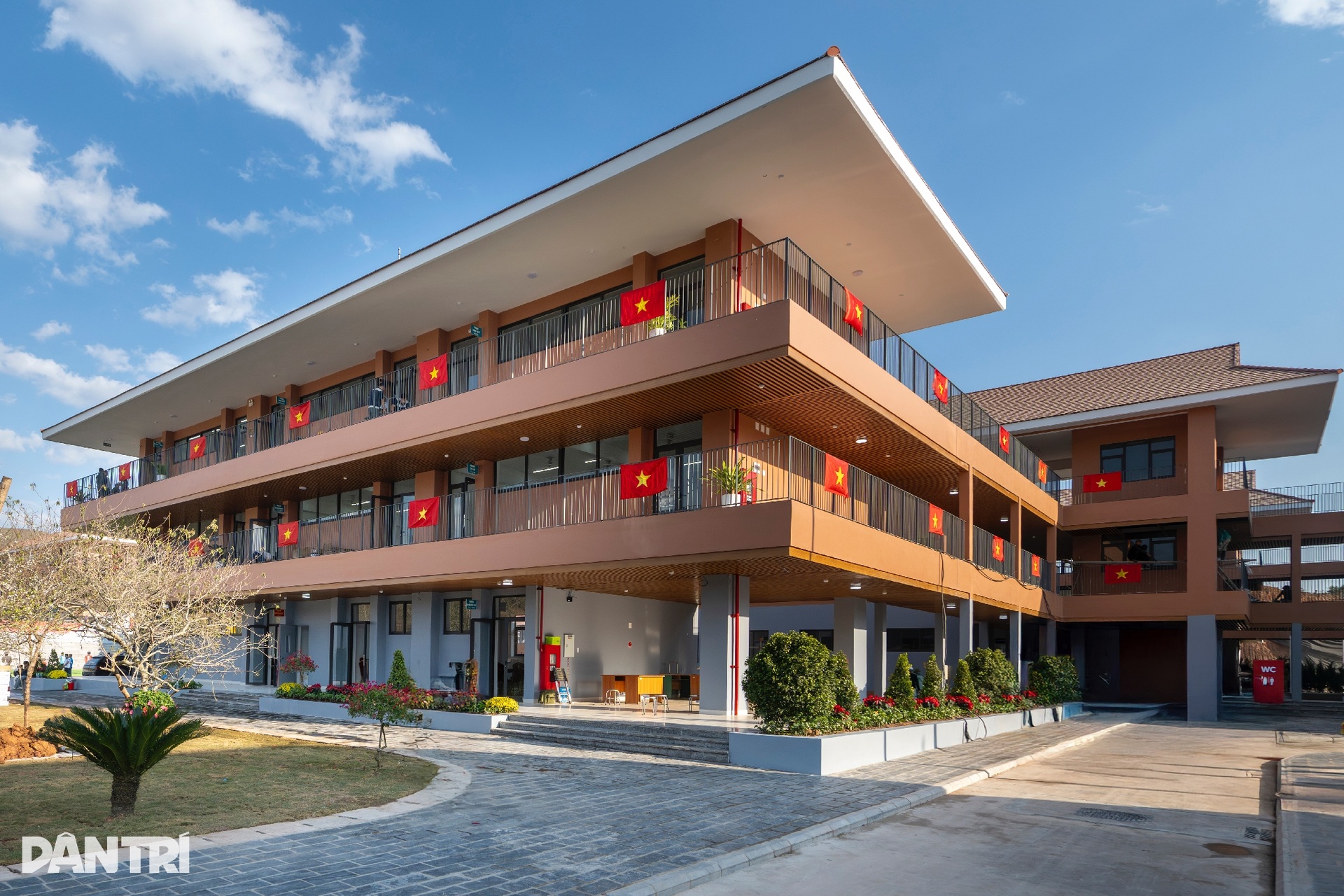 Ngắm kiến trúc ngôi trường “5 sao” hiện đại bậc nhất vùng biên ở Việt Nam - 4