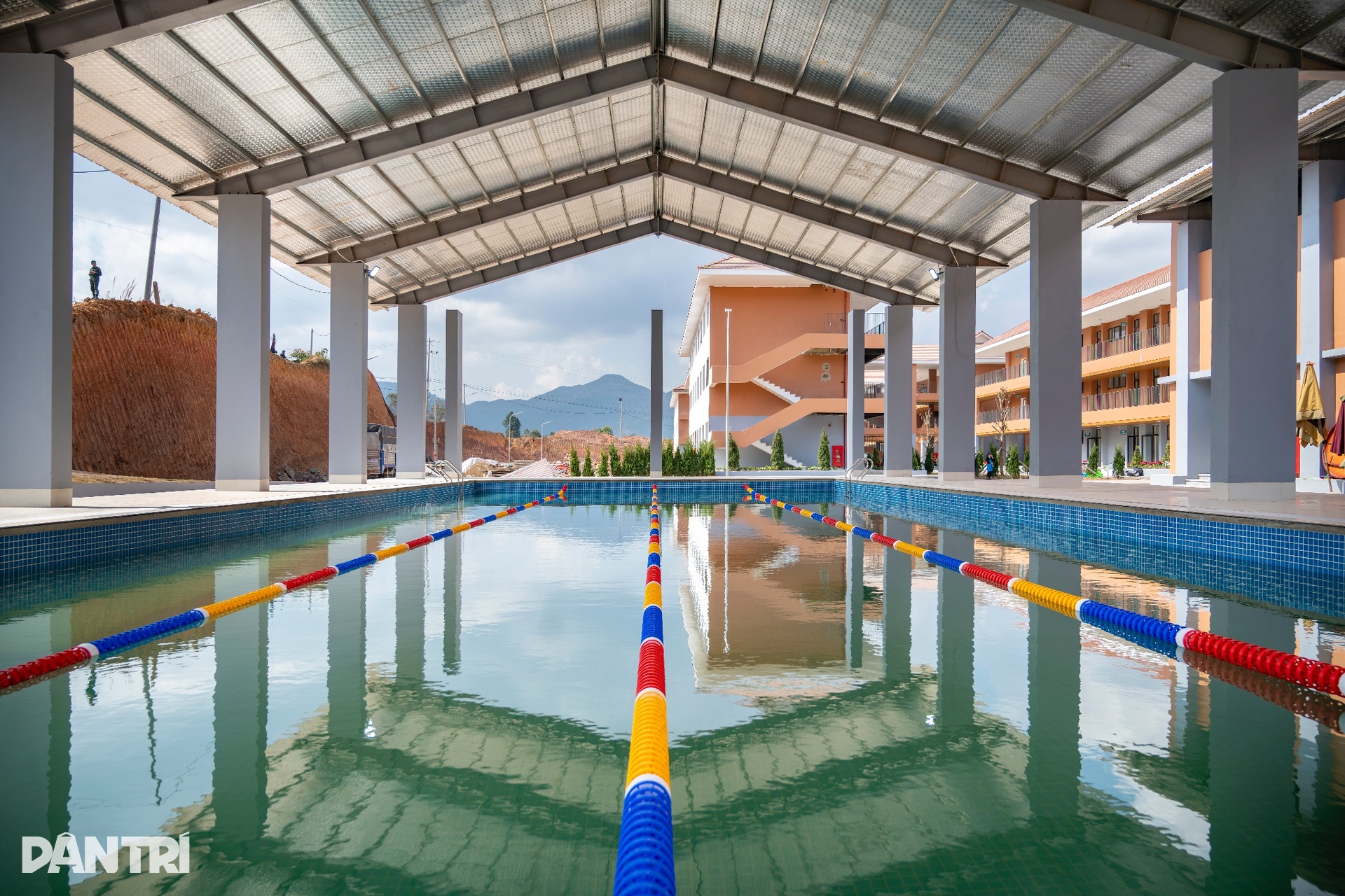 Ngắm kiến trúc ngôi trường “5 sao” hiện đại bậc nhất vùng biên ở Việt Nam - 13