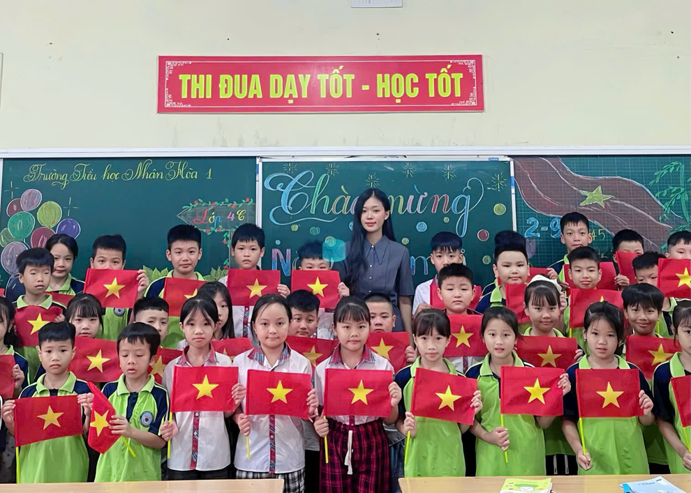 Thấy nhà cô chỉ còn vài gói mì, học sinh làm điều khiến giáo viên xúc động - 3