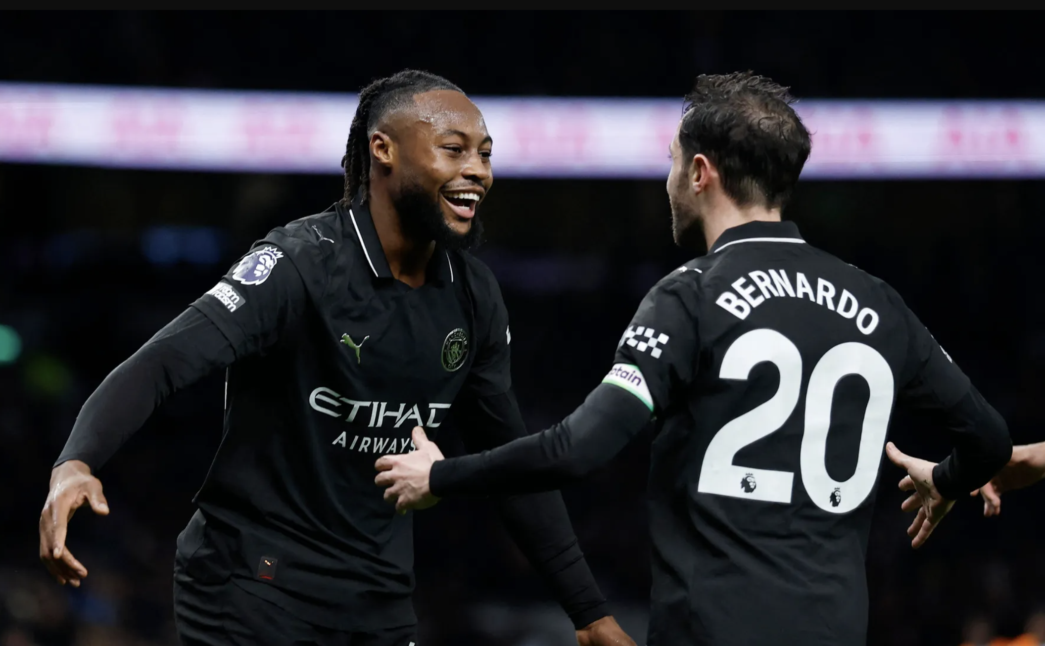 Solanke ghi siêu phẩm kiểu 