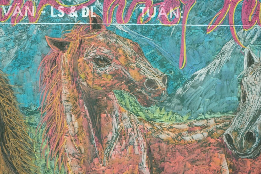 Nữ giáo viên vẽ linh vật ngựa bằng phấn trên nền bảng xanh gây sửng sốt - 3