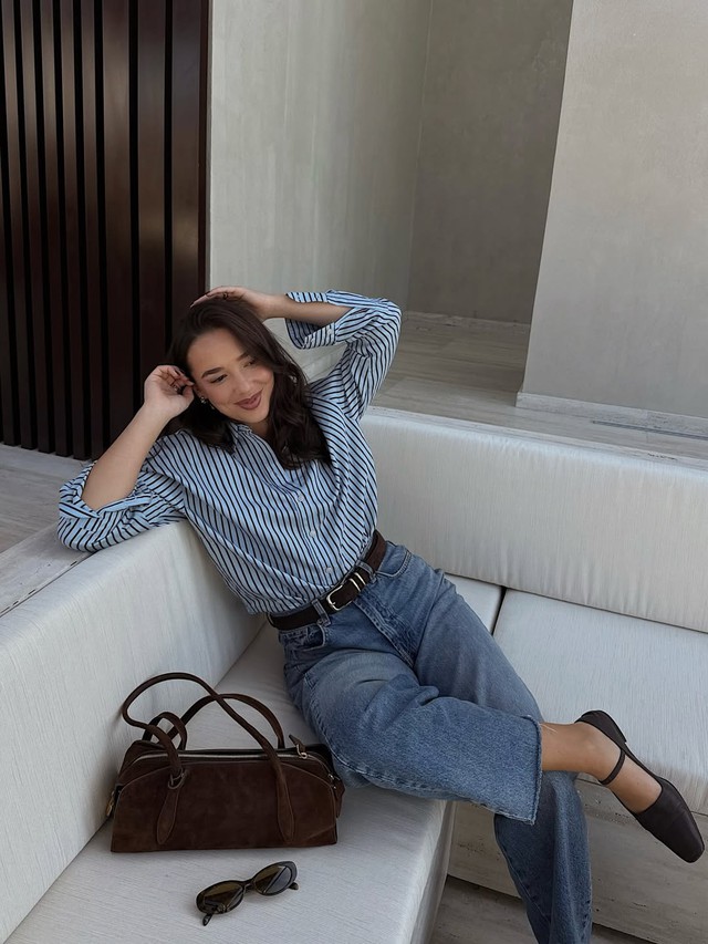 Những dáng quần jeans xanh đẹp và hữu dụng nàng không thể thiếu lúc giao mùa- Ảnh 2.