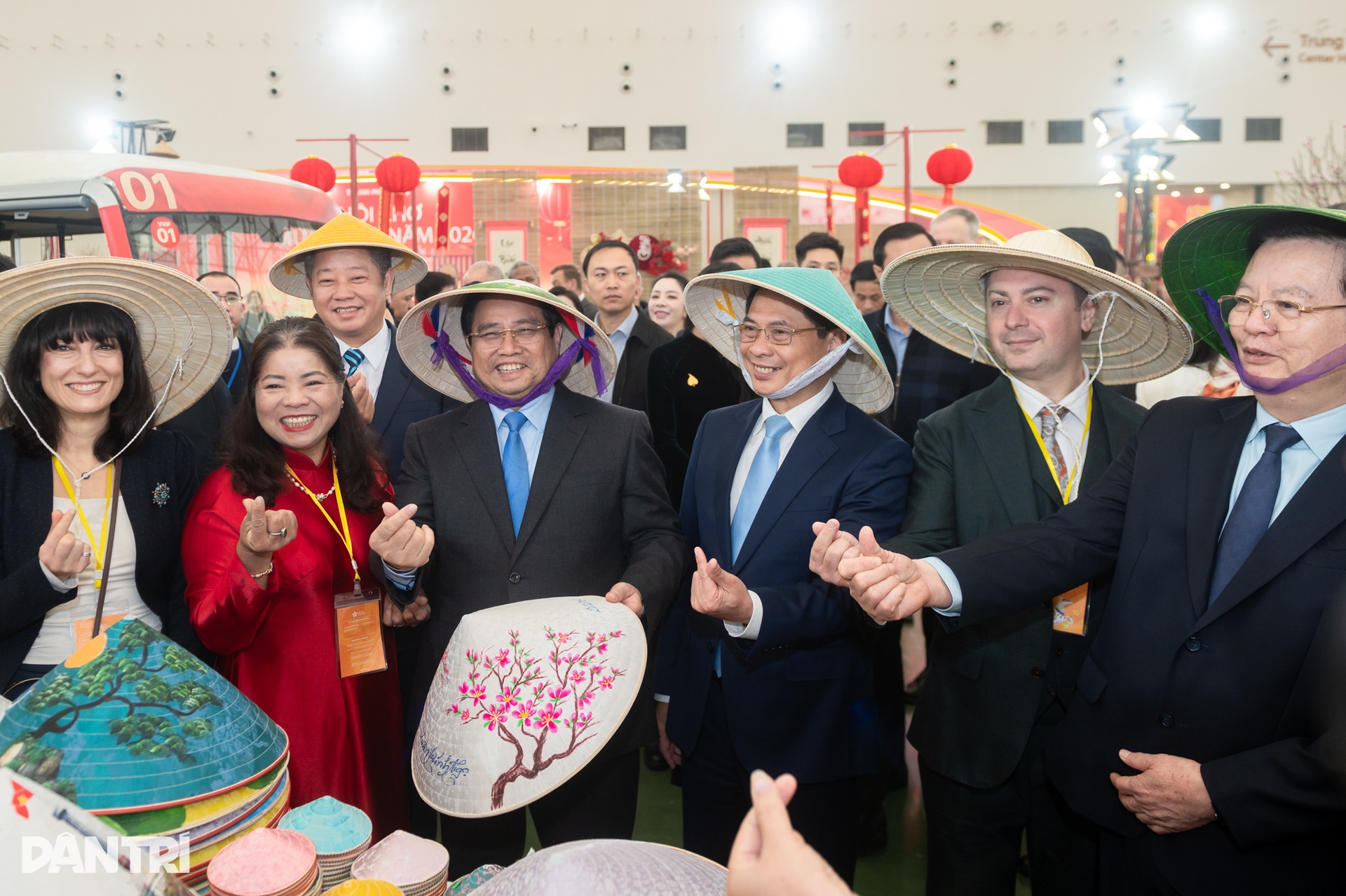 Thủ tướng kỳ vọng lan tỏa thương hiệu Việt qua Hội chợ Mùa Xuân 2026 - 11