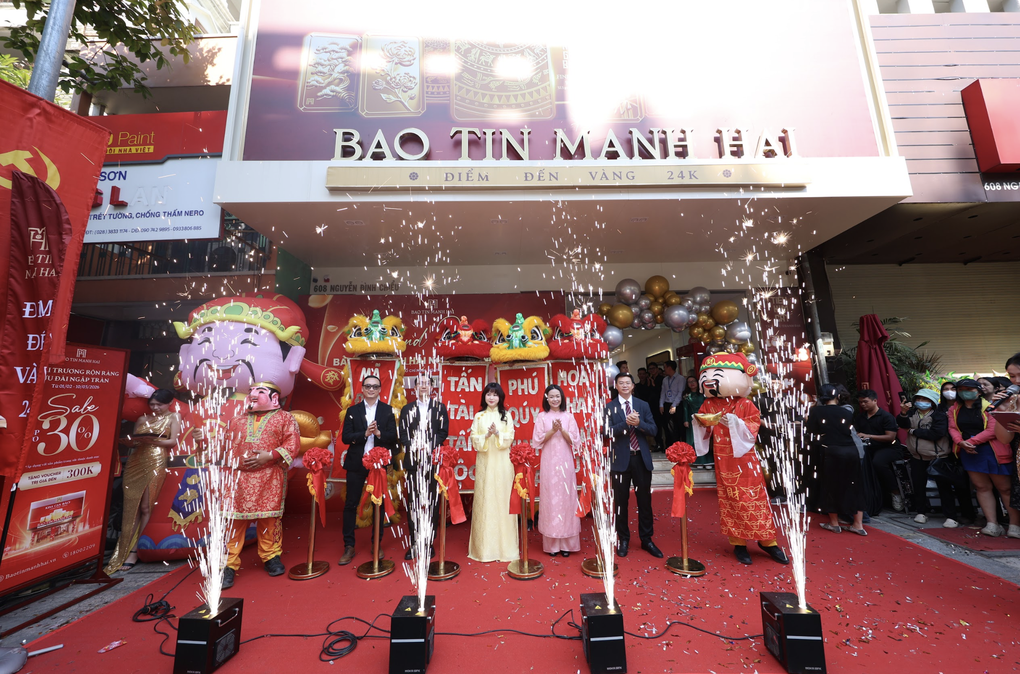 Cửa hàng vàng đầu tiên của Bảo Tín Mạnh Hải ở TPHCM - 2