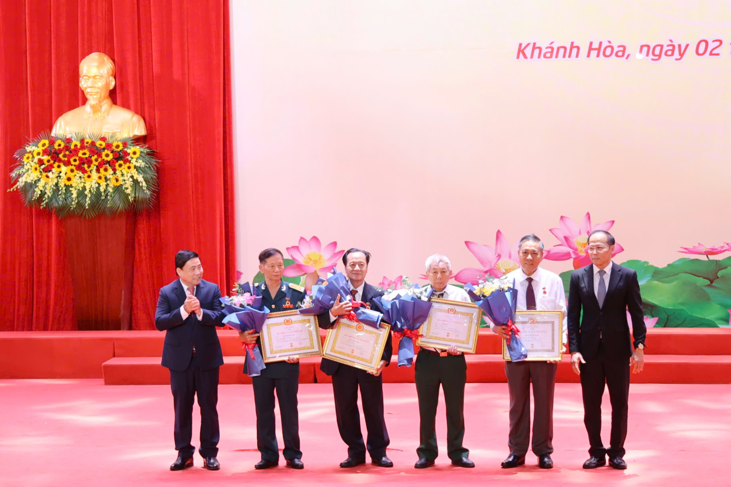 Khánh Hòa quyết tâm hiện thực hóa Nghị quyết Đại hội XIV của Đảng 3 Khánh Hòa quyết tâm hiện thực hóa nghị quyết Đại hội XIV của Đảng - Ảnh 3.