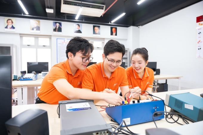 Sinh viên trường Đại học FPT học thực hành để trau dồi kỹ năng thực chiến. Ảnh: Trường Đại học FPT