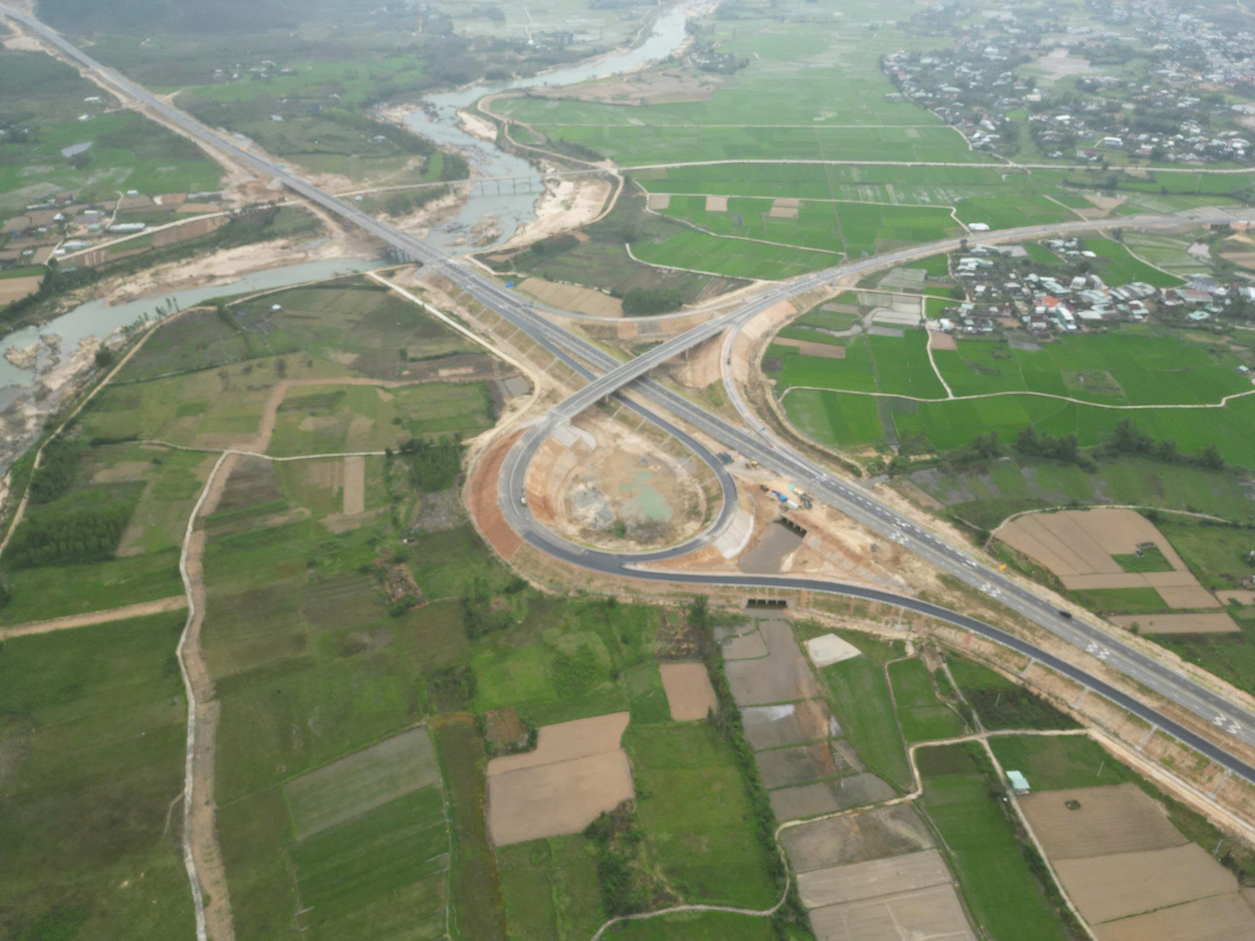 Cao tốc Quy Nhơn – Chí Thạnh đếm ngược ngày thông xe - Ảnh 12.