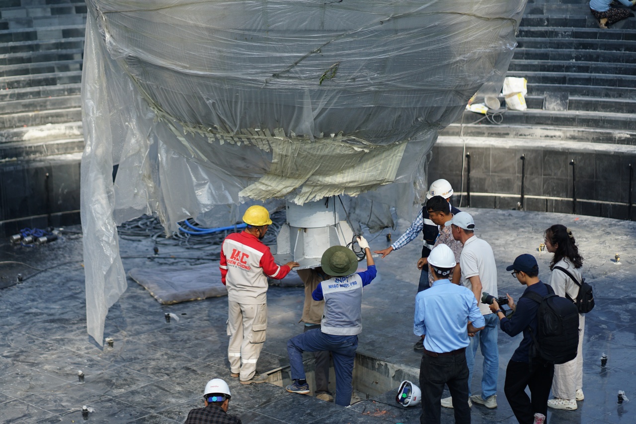 Biểu trưng “giọt nước” cao 6m tưởng niệm nạn nhân COVID-19 ở TP.HCM có gì đặc biệt?- Ảnh 4.