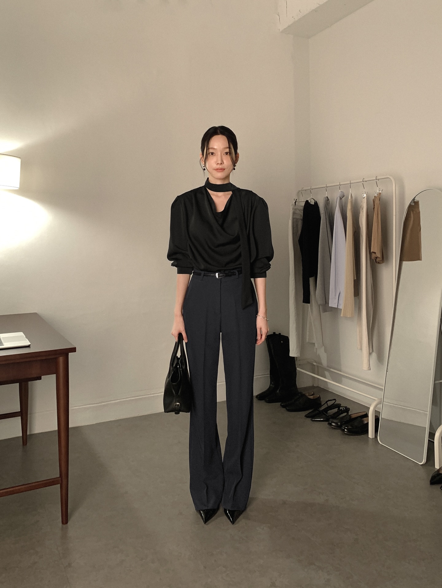 5 món thời trang công sở tôn dáng rất hiệu quả, mặc lên trông vừa cao ráo vừa thon gọn- Ảnh 5. 5 món thời trang công sở tôn dáng rất hiệu quả, mặc lên trông vừa cao ráo vừa thon gọn- Ảnh 5.