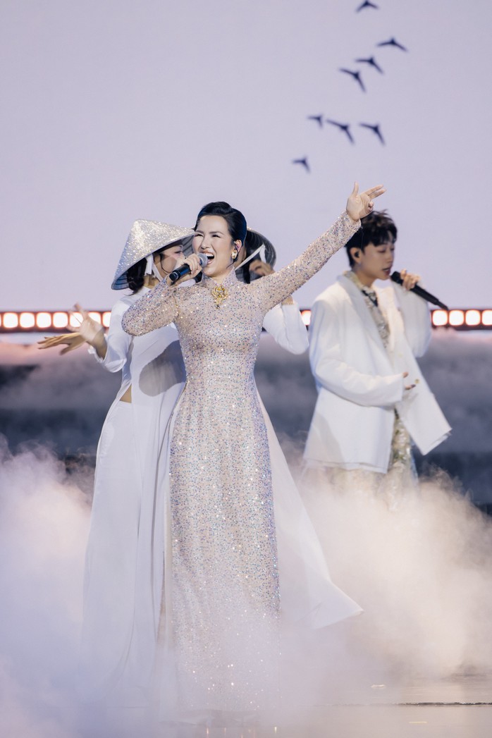 Võ Hạ Trâm ghi dấu bằng năng lực và cả hình ảnh