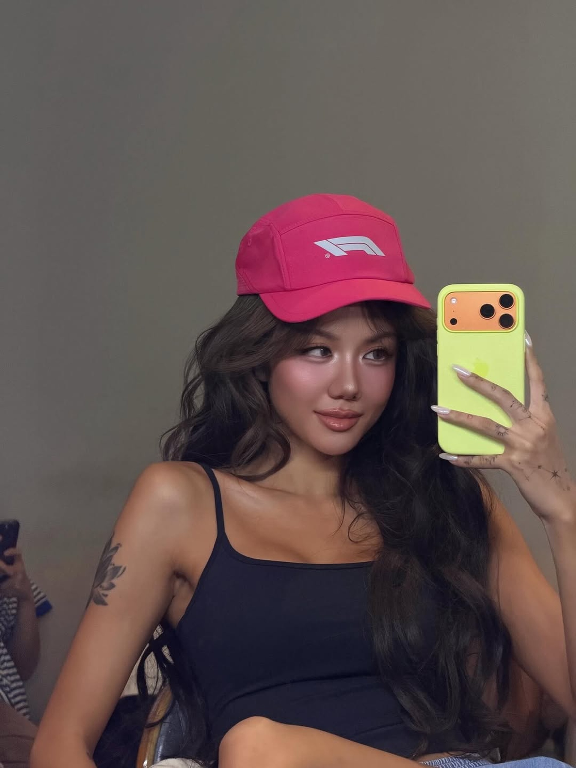 Phương Ly gợi cảm với làn da nâu, kín tiếng sau tin đồn chia tay nam rapper - 2