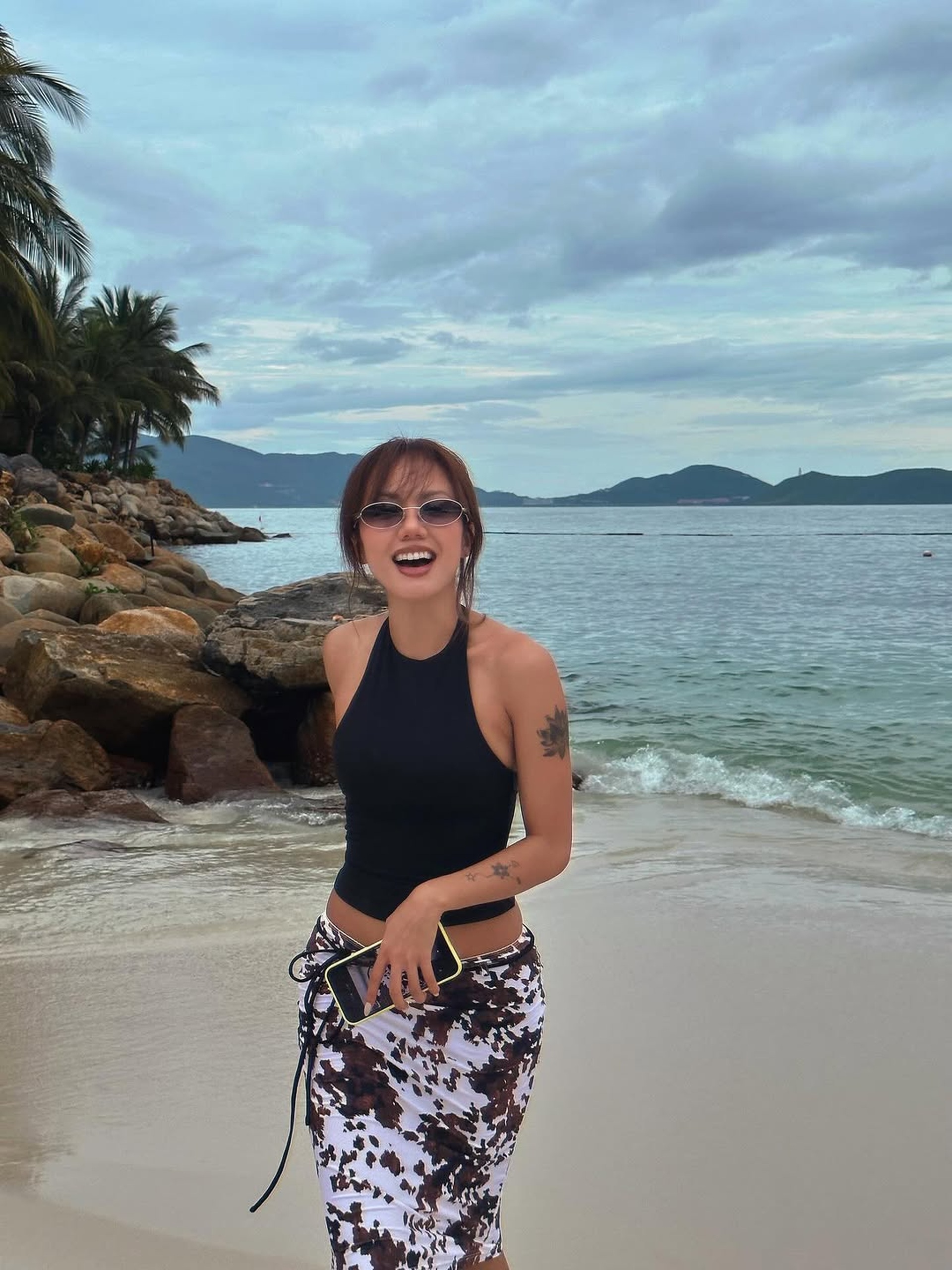 Phương Ly gợi cảm với làn da nâu, kín tiếng sau tin đồn chia tay nam rapper - 11