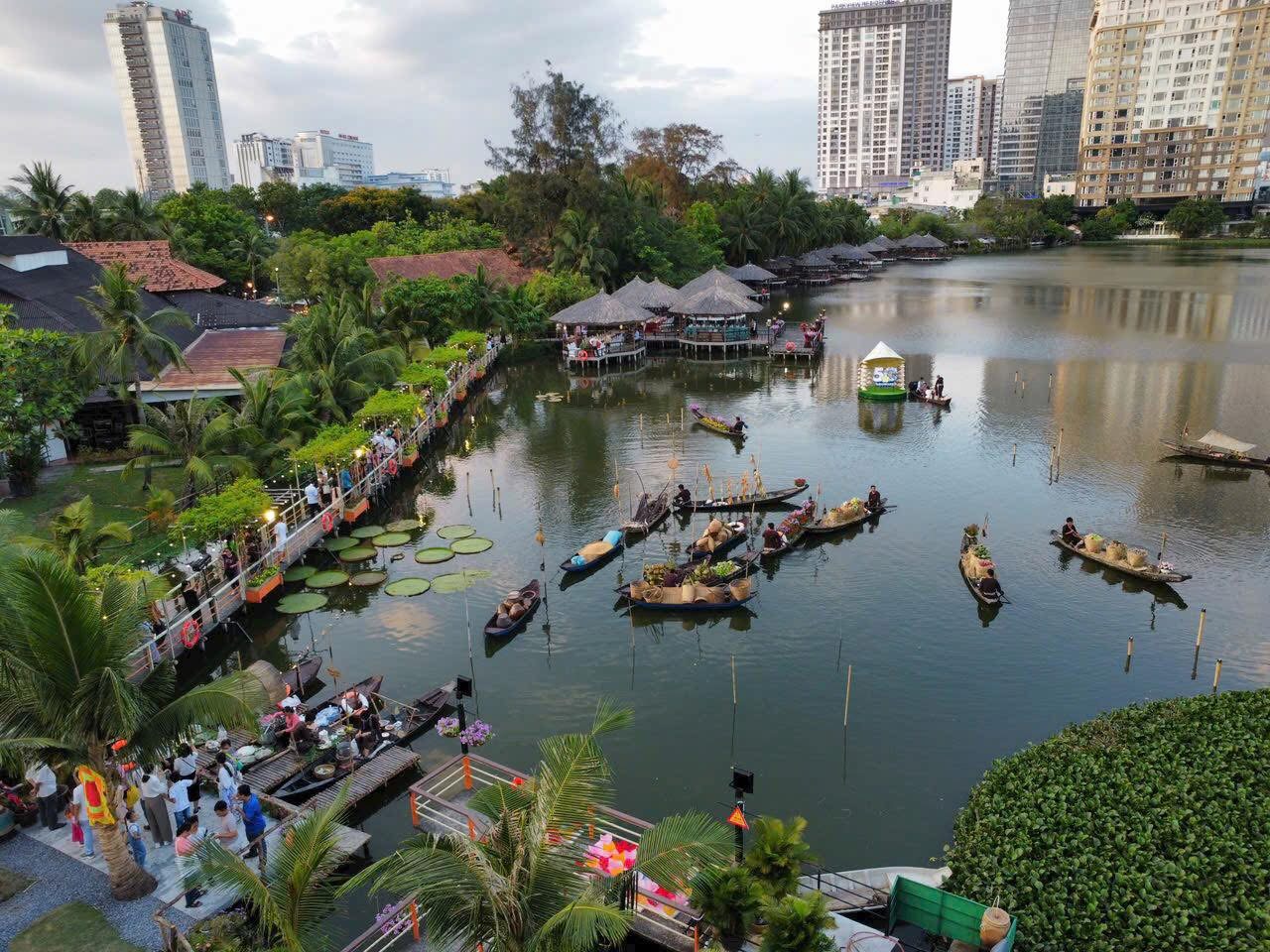 NHỮNG ĐIỂM ĐẾN VANG BÓNG MỘT THỜI: Gọi tên Bình Quới, Văn Thánh - Ảnh 2. NHỮNG ĐIỂM ĐẾN VANG BÓNG MỘT THỜI: Gọi tên Bình Quới, Văn Thánh - Ảnh 2.