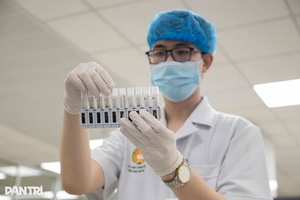 Người bệnh mệt mỏi vì mất nửa ngày đợi xét nghiệm mỗi lần chuyển viện - 4