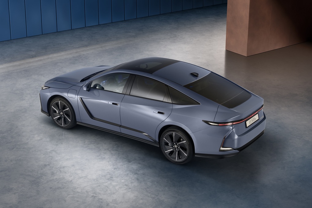 Đại lý nhận cọc Lexus ES 2026: Có bản thuần điện, giá có thể không đổi - 2