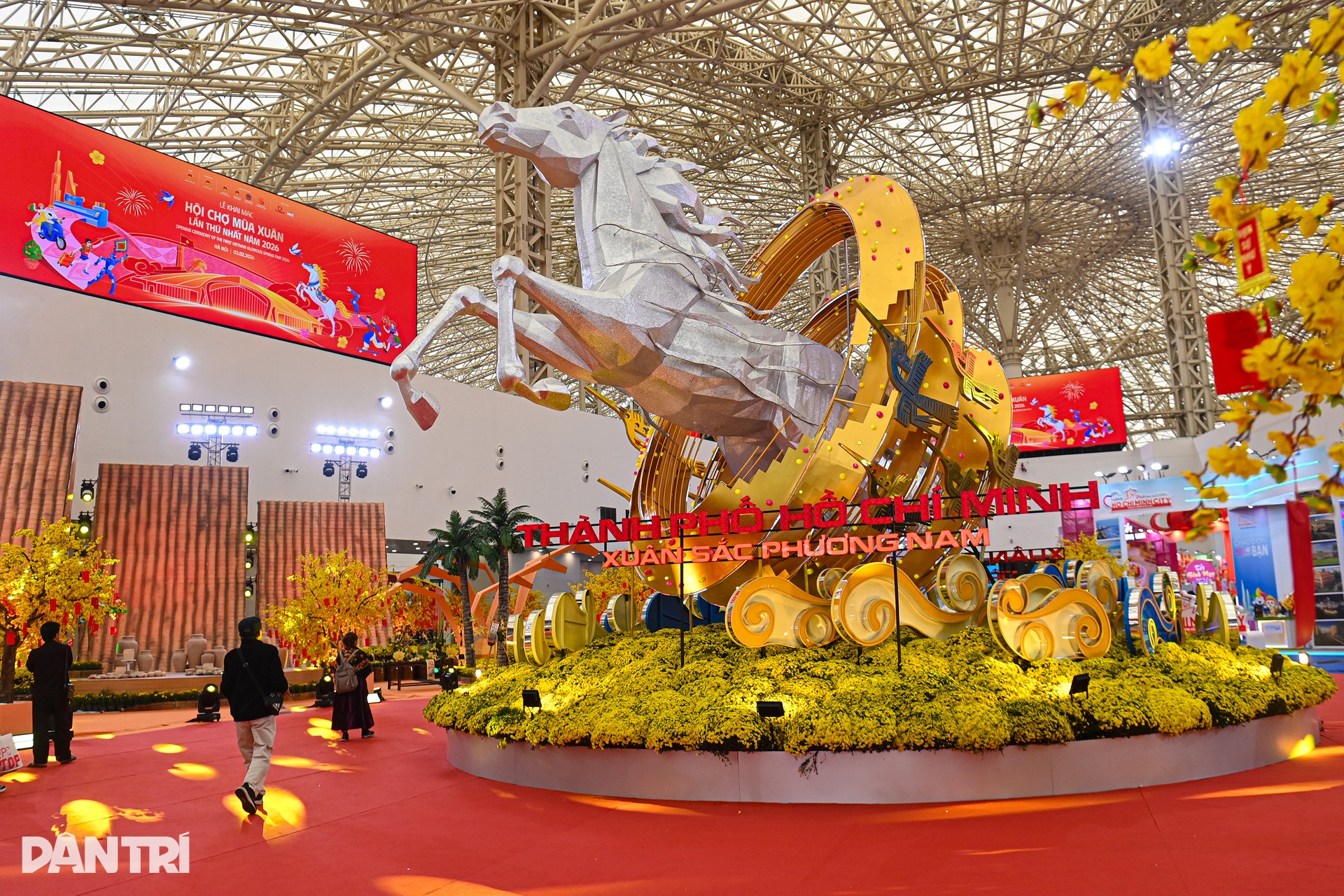 Độc đáo không gian văn hóa ba miền ở Hội chợ Mùa Xuân 2026 - 2