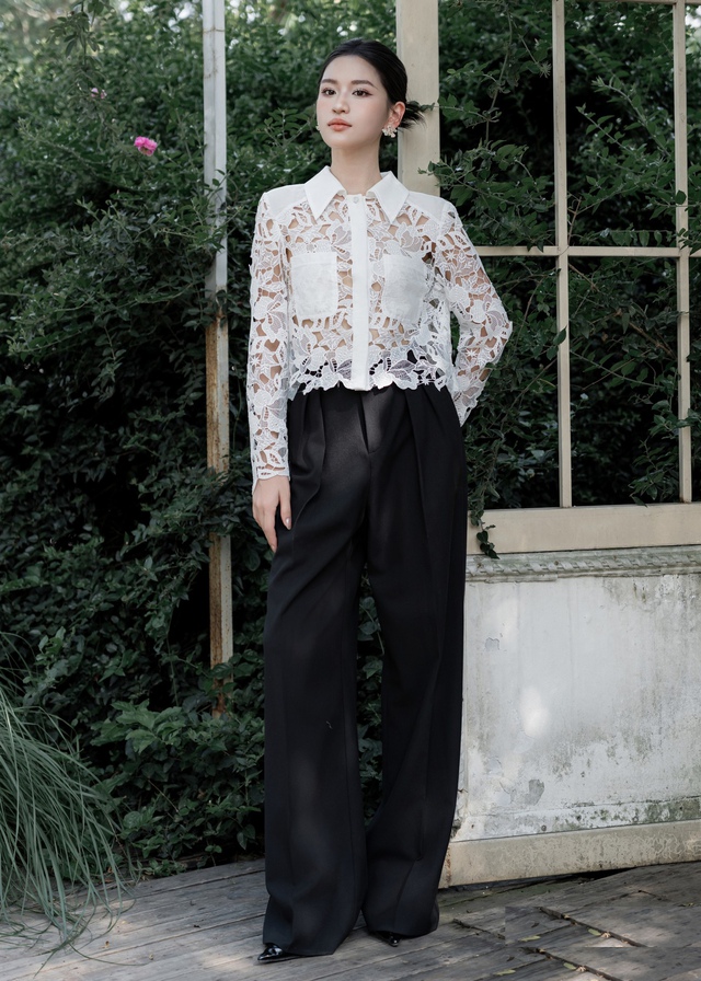 Làm mới phong cách hằng ngày cùng áo sơ mi cổ điển, sơ mi thắt nơ...- Ảnh 3. Làm mới phong cách hằng ngày cùng áo sơ mi cổ điển, sơ mi thắt nơ...- Ảnh 3.