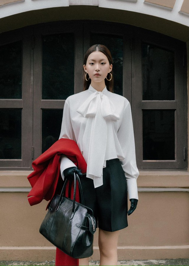 Làm mới phong cách hằng ngày cùng áo sơ mi cổ điển, sơ mi thắt nơ...- Ảnh 4. Làm mới phong cách hằng ngày cùng áo sơ mi cổ điển, sơ mi thắt nơ...- Ảnh 4.