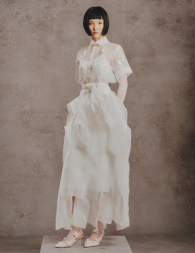 Làm mới phong cách hằng ngày cùng áo sơ mi cổ điển, sơ mi thắt nơ...- Ảnh 8. Làm mới phong cách hằng ngày cùng áo sơ mi cổ điển, sơ mi thắt nơ...- Ảnh 8.