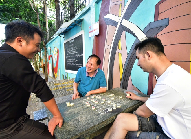 1770083250 260 Nhung canh tay noi dai xay moi quan he mat