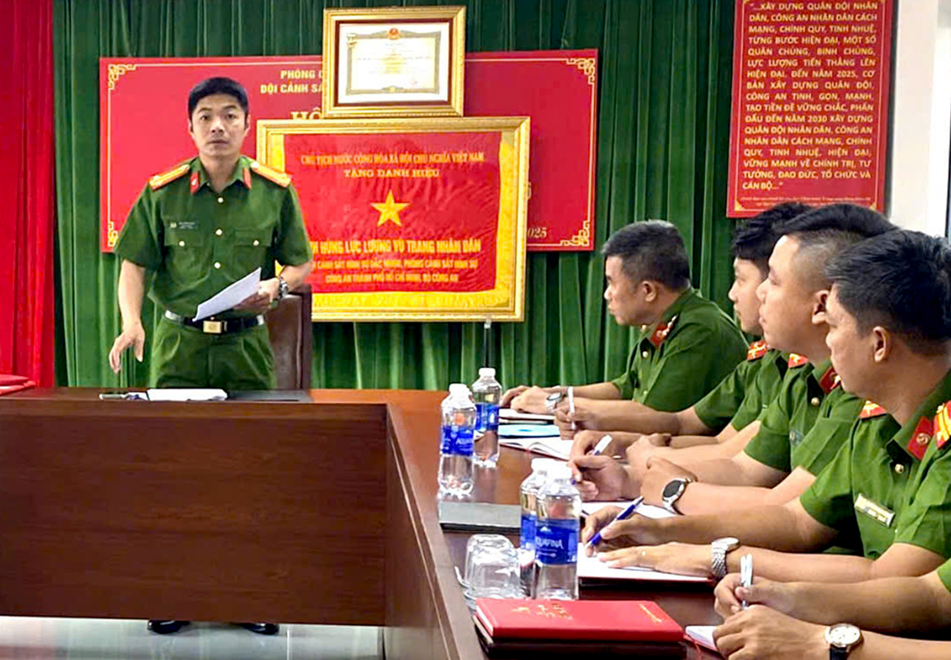 Những cánh tay nối dài xây mối quan hệ mật thiết giữa Đảng và dân - Ảnh 20.