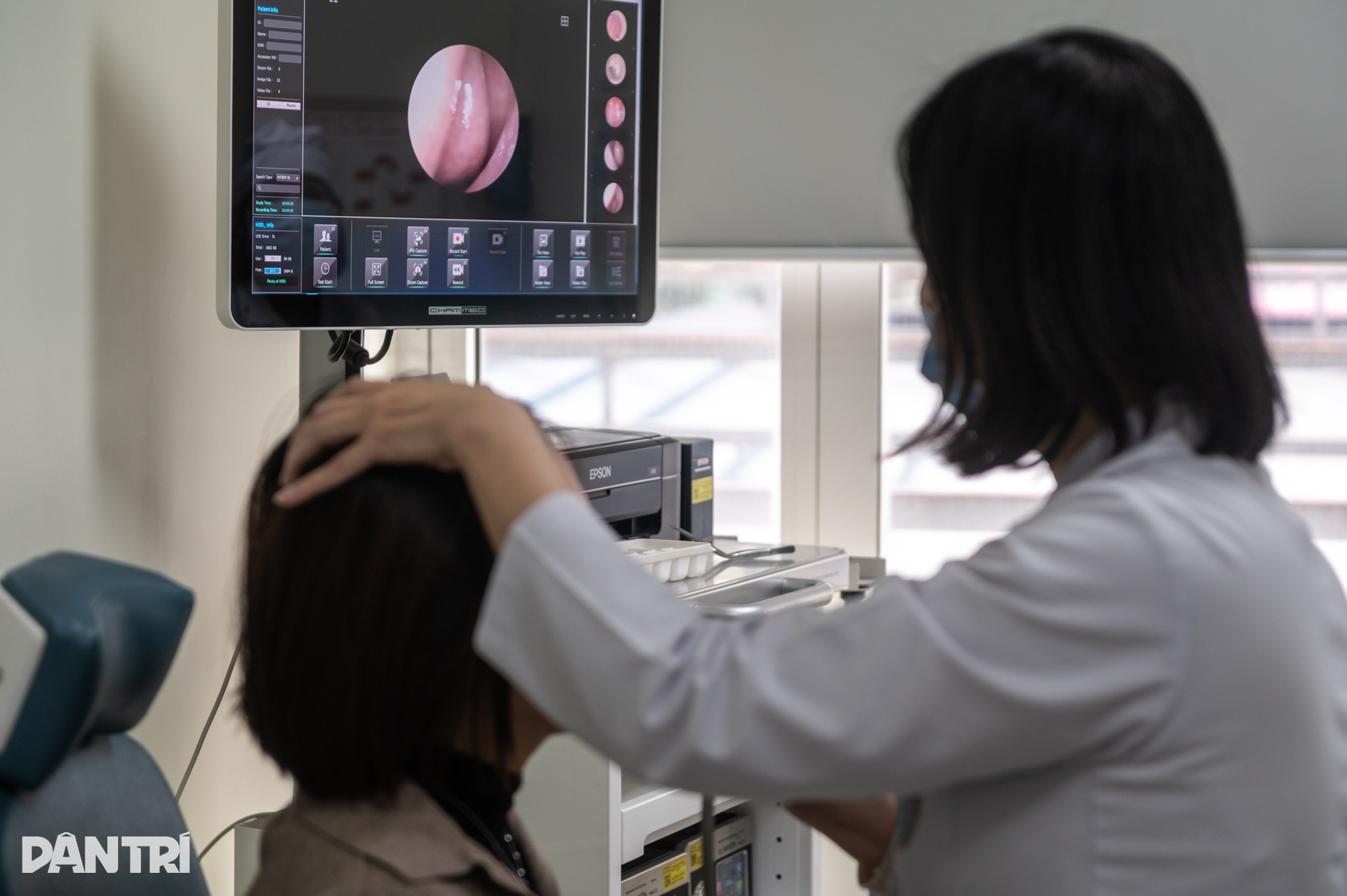 Bên trong khoang mũi sưng nề của người Hà Nội giữa cao điểm ô nhiễm - 5