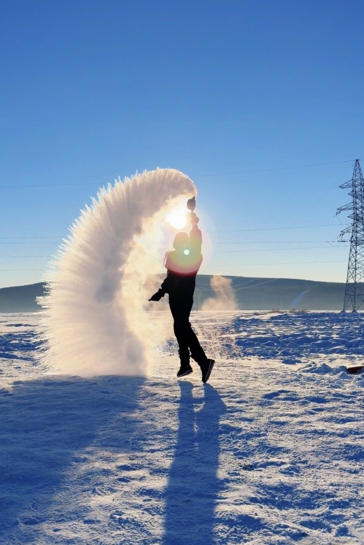 Khách Việt trải nghiệm cuộc sống ở nơi nước 100 độ chưa rơi xuống đã đóng băng - 4