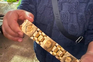 Nhặt được 1,3 cây vàng khi đi chợ lúc sáng sớm