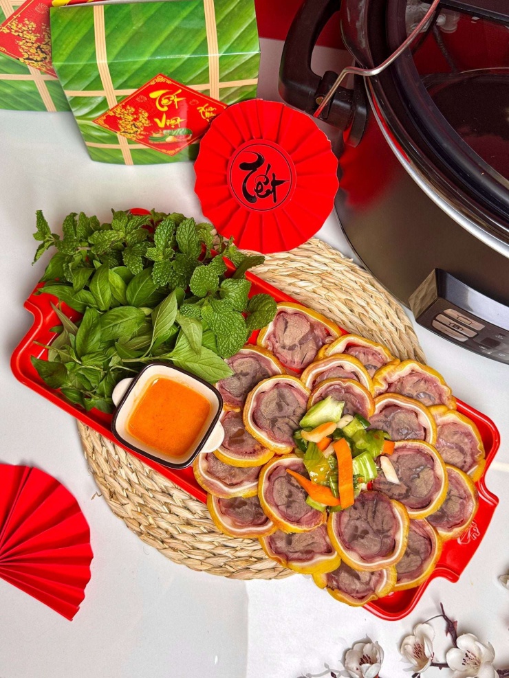 Cách làm tai heo cuộn bắp bò: Món ngon