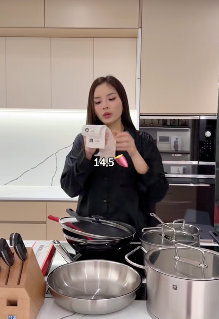 Nghe Hoa hậu Kỳ Duyên bóc giá đồ bếp mà Nghe Hoa hậu Kỳ Duyên bóc giá đồ bếp mà