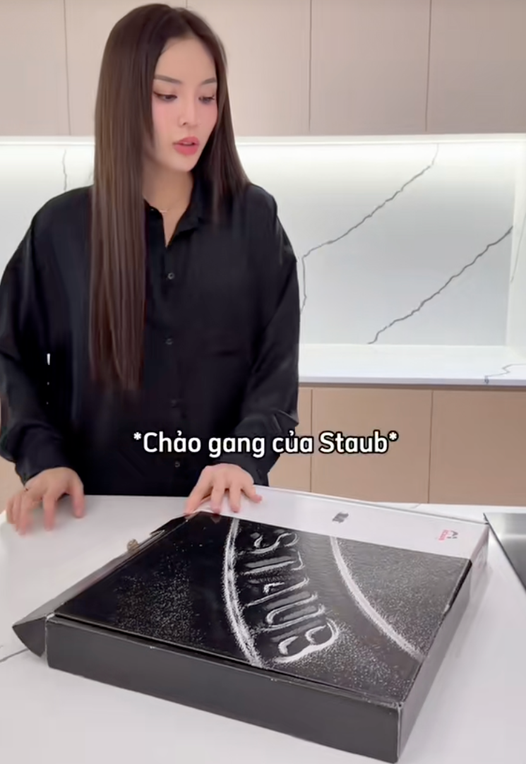 Nghe Hoa hậu Kỳ Duyên bóc giá đồ bếp mà Nghe Hoa hậu Kỳ Duyên bóc giá đồ bếp mà