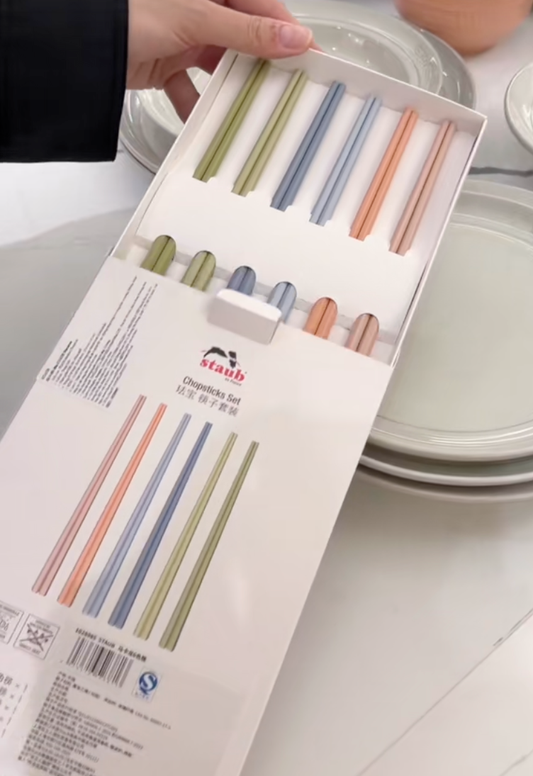 Nghe Hoa hậu Kỳ Duyên bóc giá đồ bếp mà Nghe Hoa hậu Kỳ Duyên bóc giá đồ bếp mà