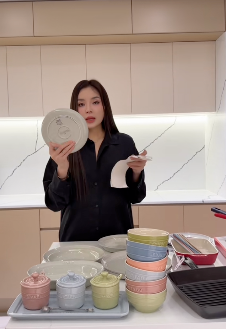 Nghe Hoa hậu Kỳ Duyên bóc giá đồ bếp mà Nghe Hoa hậu Kỳ Duyên bóc giá đồ bếp mà