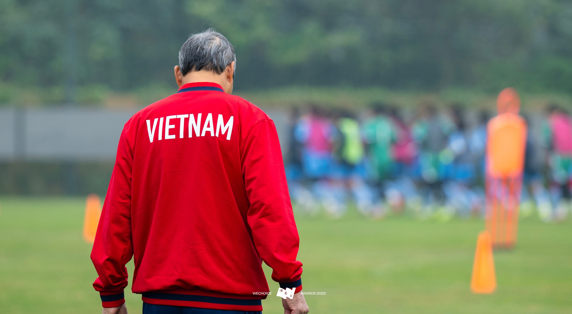 HLV 75 tuổi Mai Đức Chung của đội tuyển nữ Việt Nam: “Thắng thì các con nhận, thua thì bác chịu”- Ảnh 22. HLV 75 tuổi Mai Đức Chung của đội tuyển nữ Việt Nam: “Thắng thì các con nhận, thua thì bác chịu”- Ảnh 22.