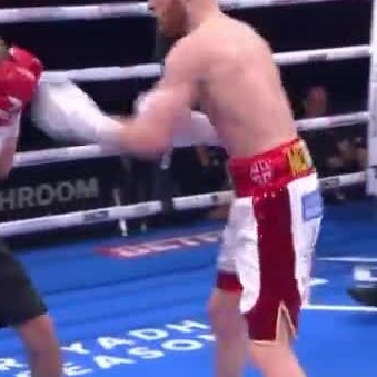 Trận quyền Anh chuyên nghiệp lệch kèo gây chú ý