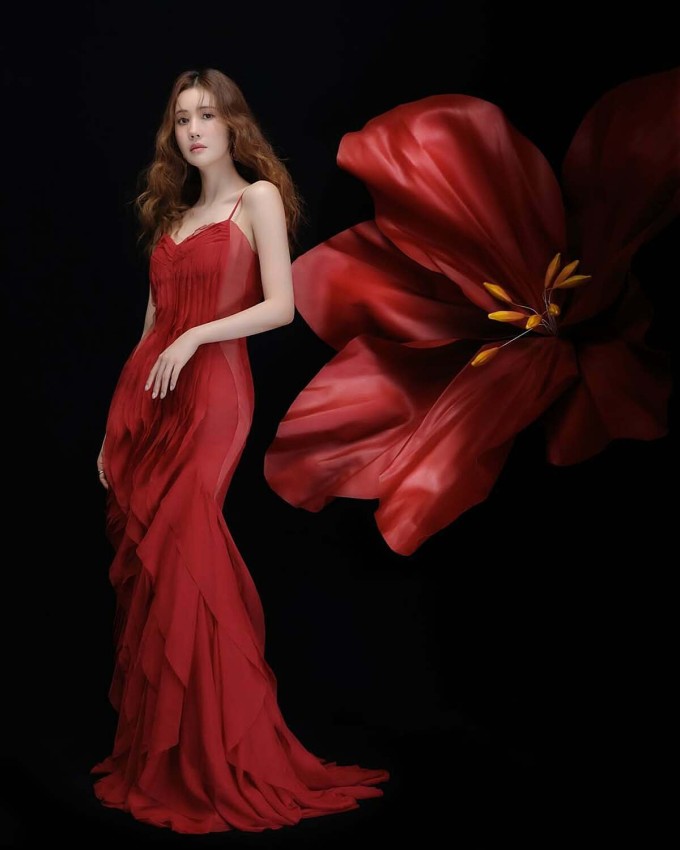 Bí quyết giữ vóc dáng S-line bền bỉ của Lee Da Hae 4 Nhờ lối sống kỷ luật nhưng linh hoạt, Lee Da Hae giữ được hình thể S-line suốt nhiều năm. Ảnh: Instagram leedahey4eva