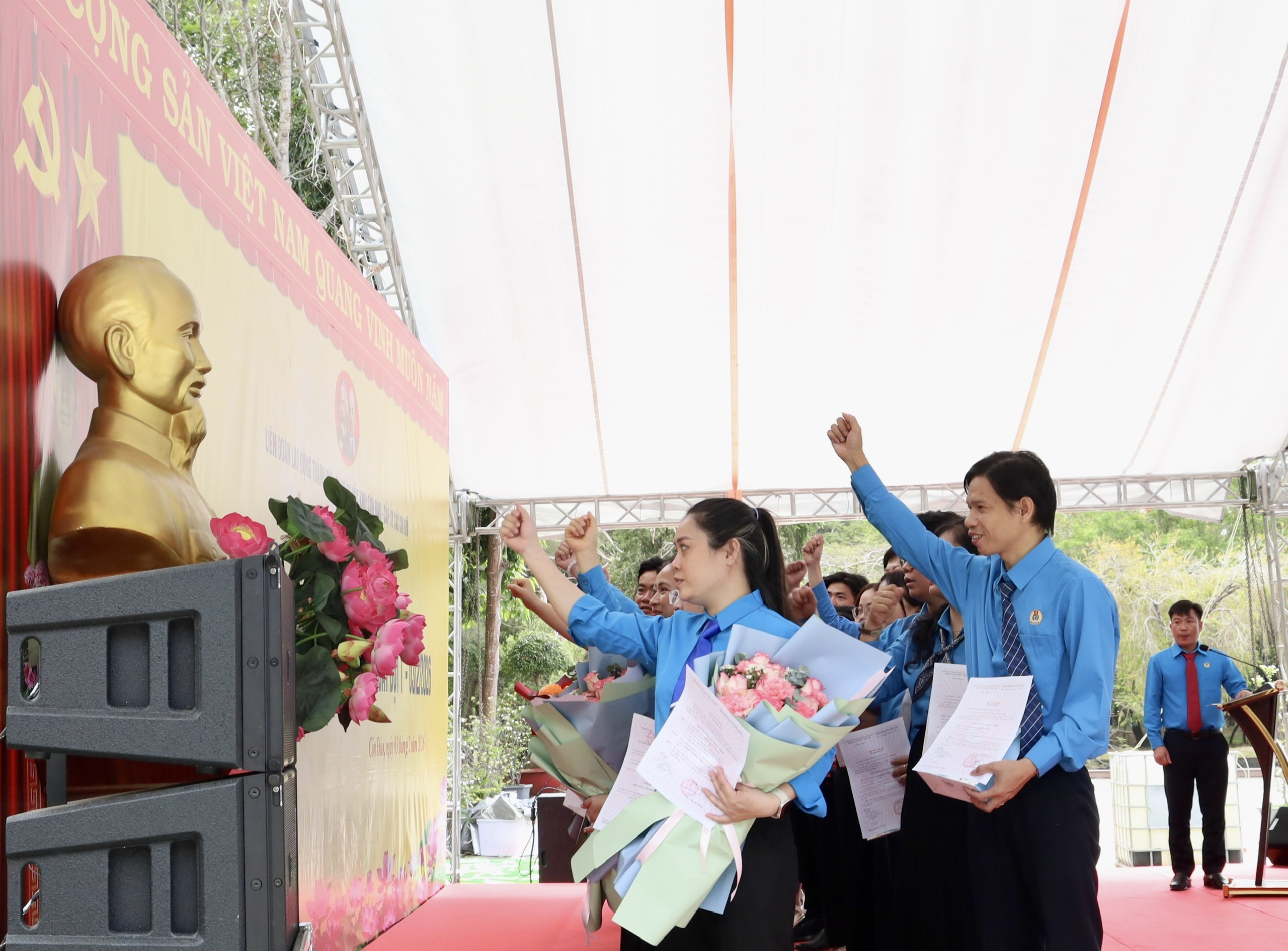 Kết nạp 32 công nhân 4 LĐLĐ TPHCM kết nạp 32 công nhân, lao động ưu tú vào Đảng tại Đặc khu Côn Đảo - Ảnh 4.