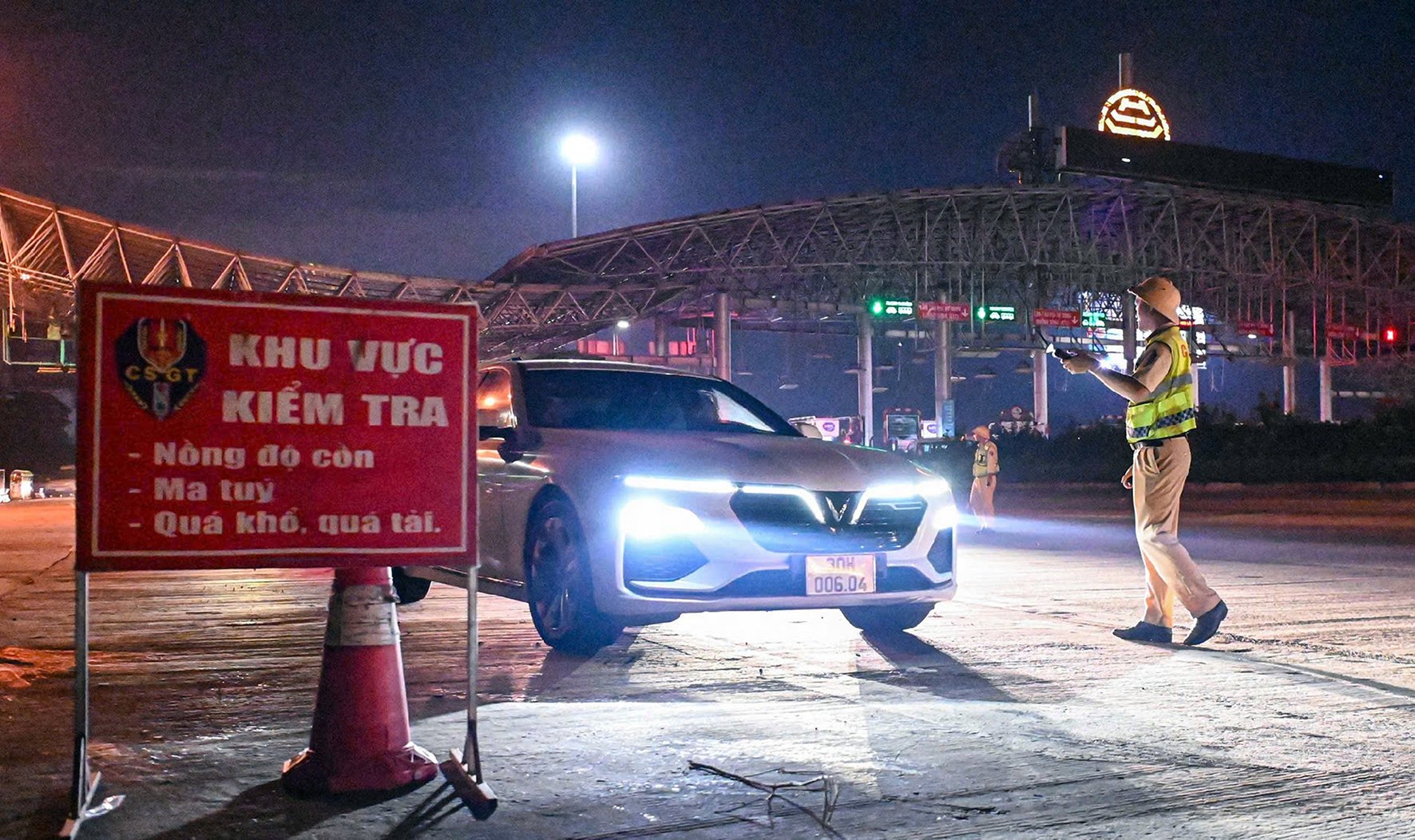 Đi lại Tết Bính Ngọ 2026: Cảnh sát giao thông cảnh báo những 'điểm nóng, giờ nóng' tài xế cần tránh 3 đi lại Tết - Ảnh 3.