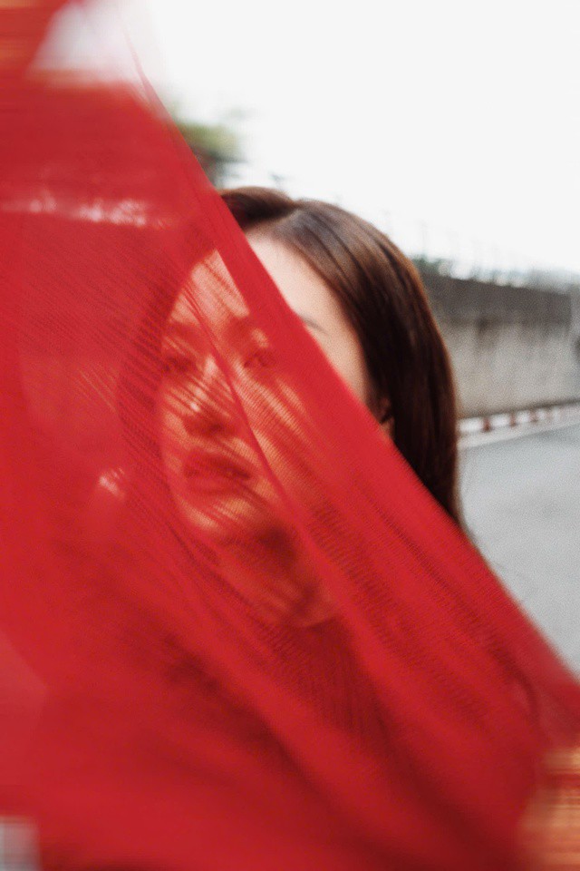 Thùy Anh gợi cảm đón tuổi 31 6 Hai năm sau, Thùy Anh tiếp tục ghi dấu ấn với Thành phố khác của đạo diễn Phạm Ngọc Lân, phim từng tham gia tranh giải tại Liên hoan phim Quốc tế Berlin.